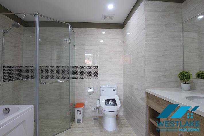 Cho Thuê Căn Hộ 2 Phòng Ngủ Đẹp, Hiện Đại, Ban Công Rộng Thoáng Tại Phố Võng Thị, Tây Hồ, Hà Nội