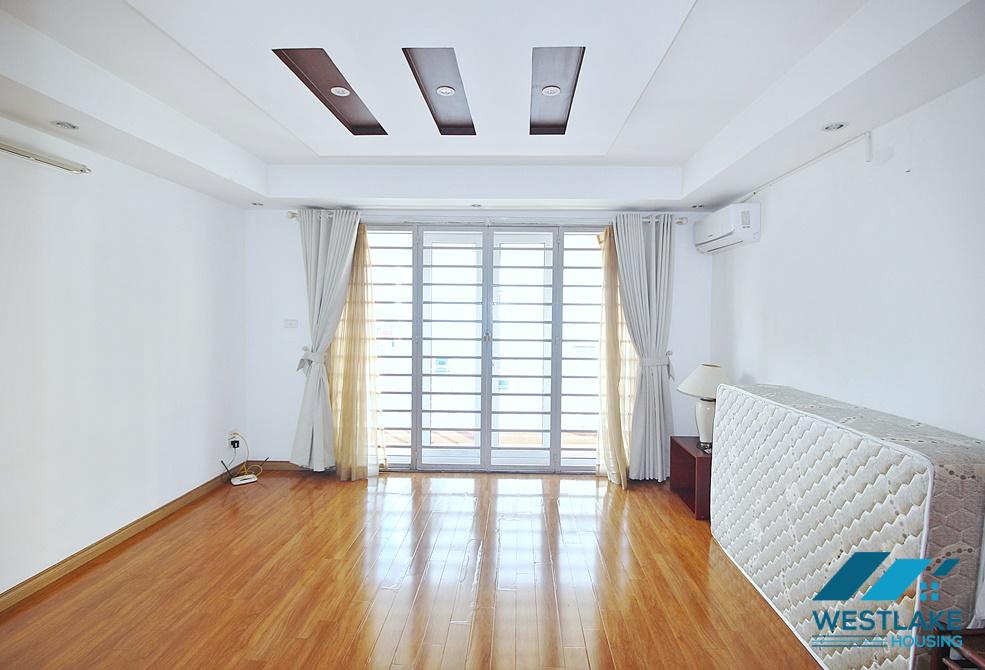 A nice and spacious 4 bedroom house for rent in Au Co, Tay Ho