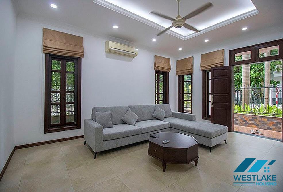 Cho thuê biệt thự vườn đẹp 5 phòng ngủ tại Block C2 – Ciputra, Tây Hồ