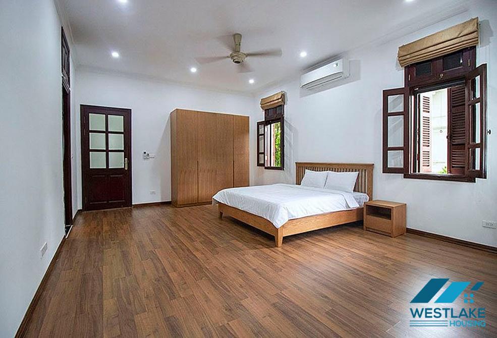 Cho thuê biệt thự vườn đẹp 5 phòng ngủ tại Block C2 – Ciputra, Tây Hồ