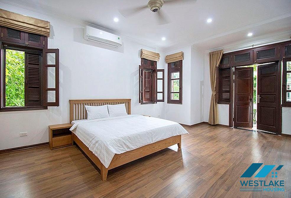 Cho thuê biệt thự vườn đẹp 5 phòng ngủ tại Block C2 – Ciputra, Tây Hồ