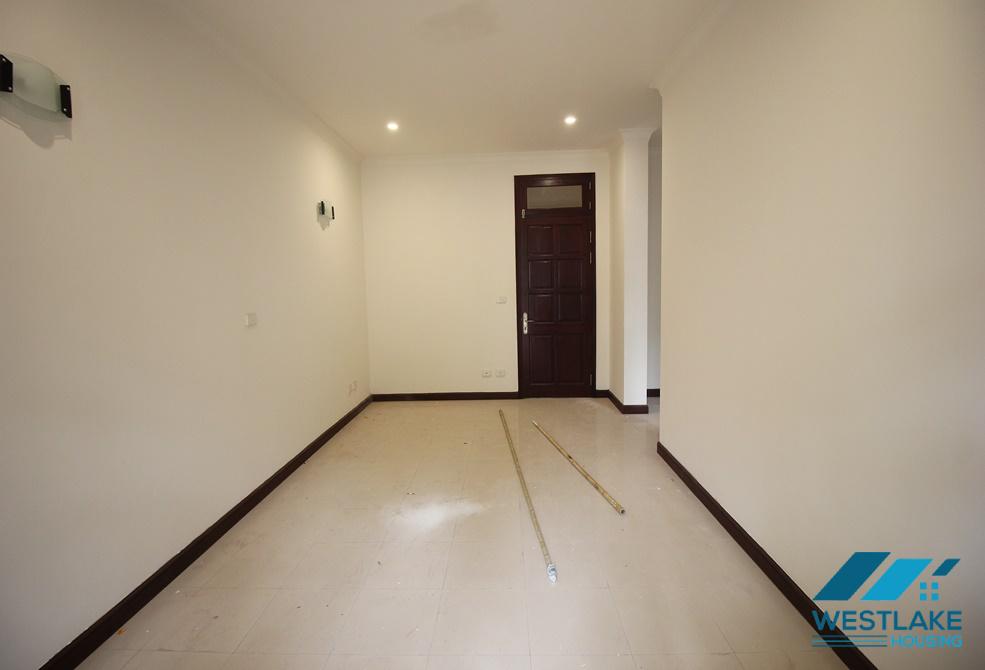 Cho thuê biệt thự 4 phòng ngủ tại khu C – Ciputra, Tây Hồ (đang cải tạo)