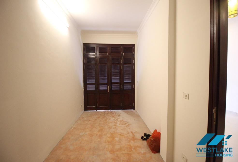 Cho thuê biệt thự 4 phòng ngủ tại khu C – Ciputra, Tây Hồ (đang cải tạo)