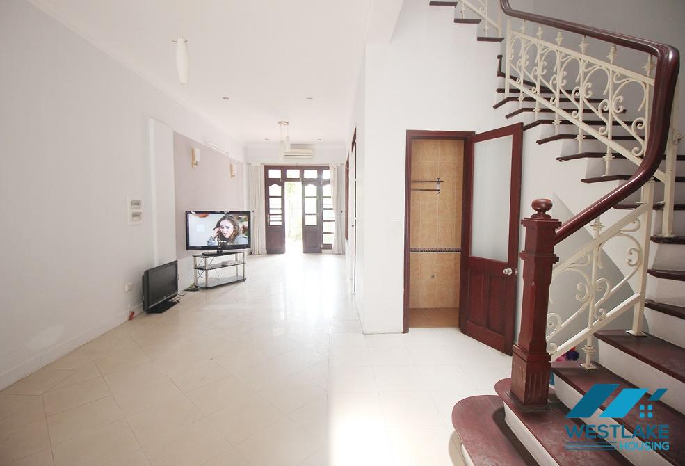 Cho thuê nhà 4 phòng ngủ tại Ciputra – Không gian xanh, an toàn cho gia đình