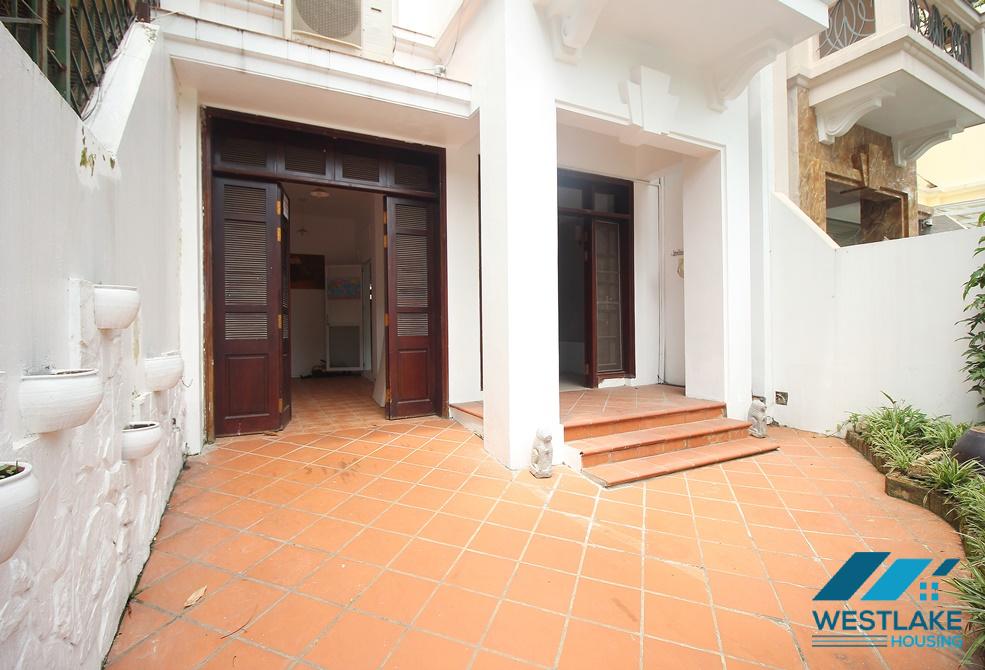 Cho thuê nhà 4 phòng ngủ tại Ciputra – Không gian xanh, an toàn cho gia đình