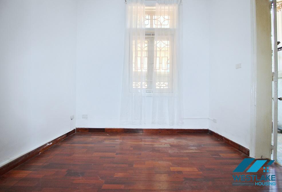 A cheap 3 bedroom apartment for rent in Tay Ho, Ha Noi