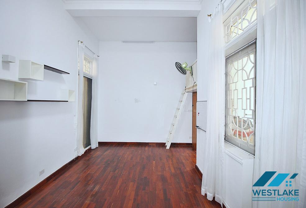 A cheap 3 bedroom apartment for rent in Tay Ho, Ha Noi