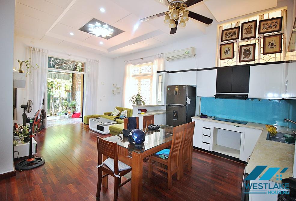 A cheap 3 bedroom apartment for rent in Tay Ho, Ha Noi
