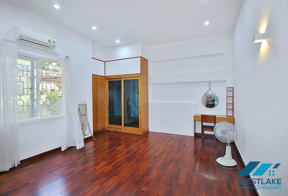 A cheap 3 bedroom apartment for rent in Tay Ho, Ha Noi