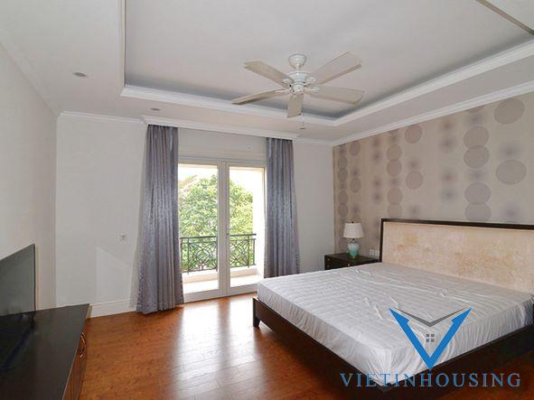 Cho thuê biệt thự đường Hoa Sữa, Vinhome Riverside