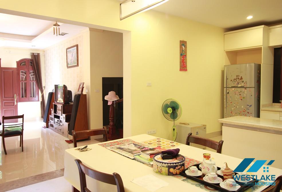 A 4 bedroom house with nice yard for rent in Au Co, Tay Ho