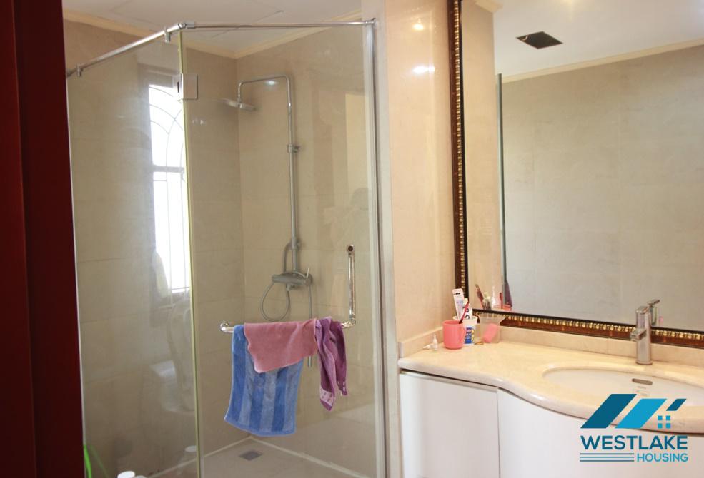 A 4 bedroom house with nice yard for rent in Au Co, Tay Ho