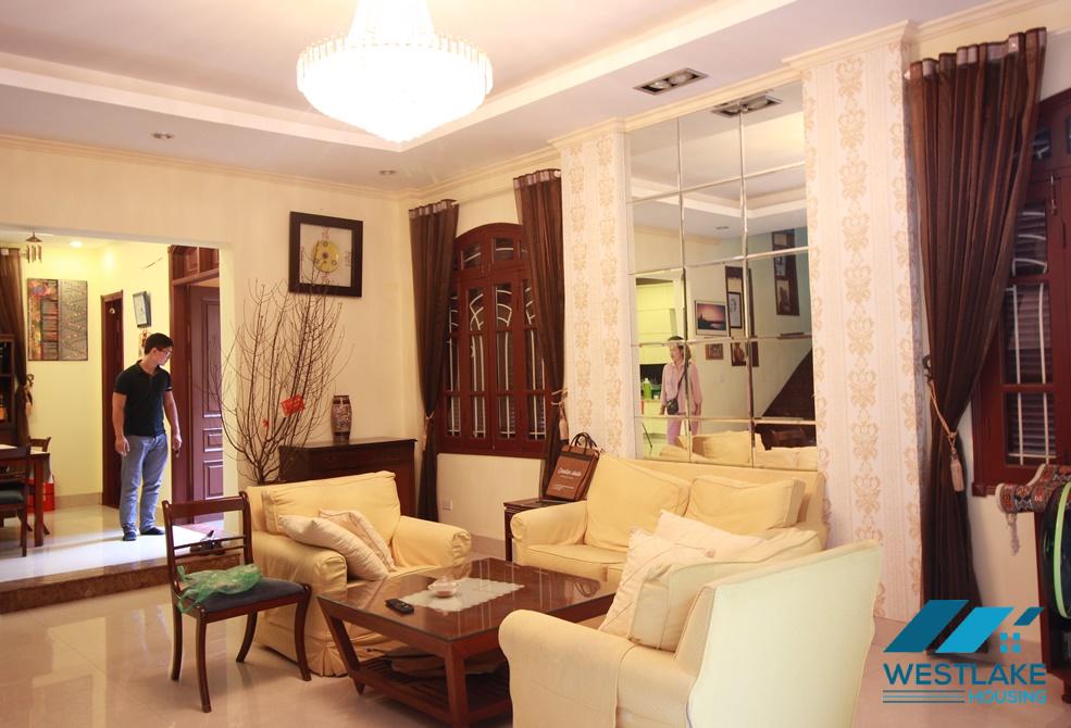 A 4 bedroom house with nice yard for rent in Au Co, Tay Ho