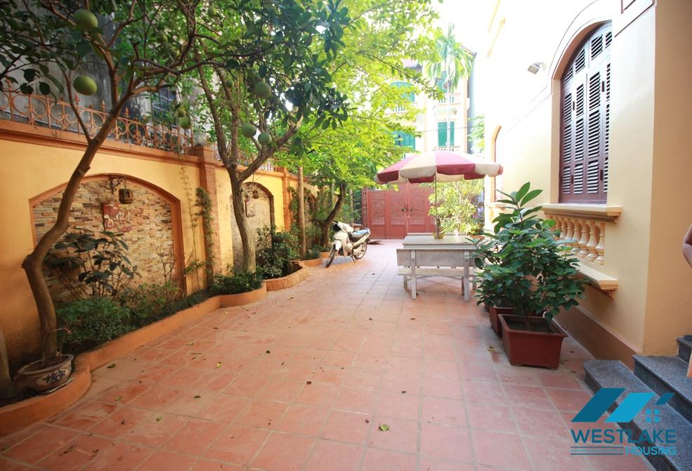 A 4 bedroom house with nice yard for rent in Au Co, Tay Ho