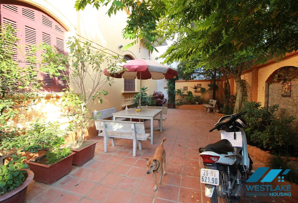 A 4 bedroom house with nice yard for rent in Au Co, Tay Ho