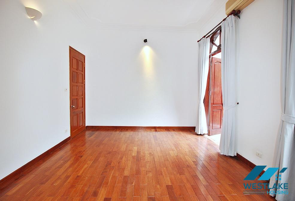 Beautifull house with huge garden for rent in Tay Ho area, Ha Noi