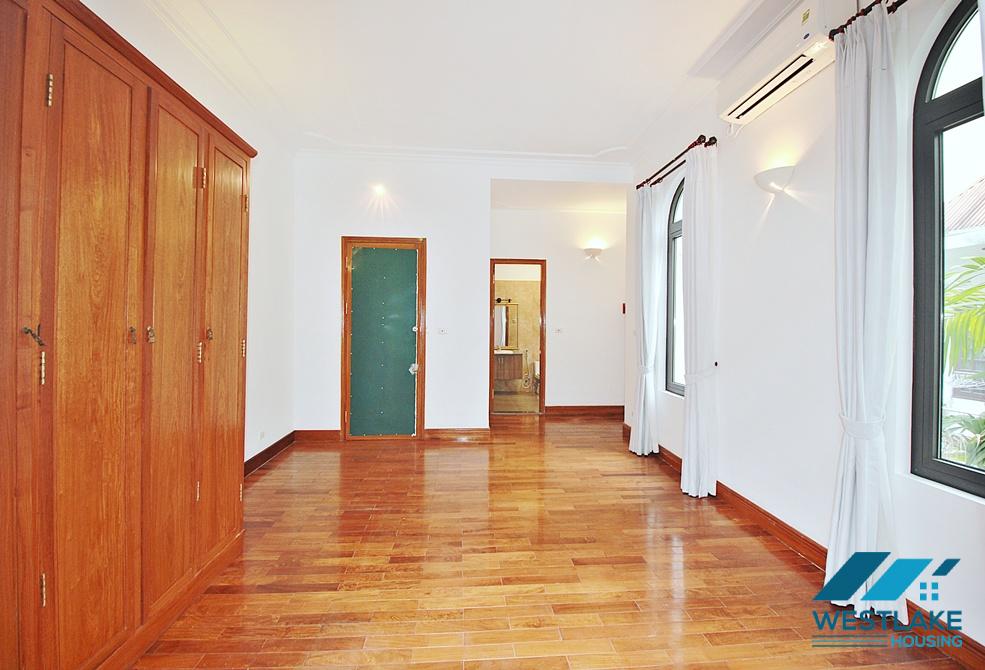 Beautifull house with huge garden for rent in Tay Ho area, Ha Noi