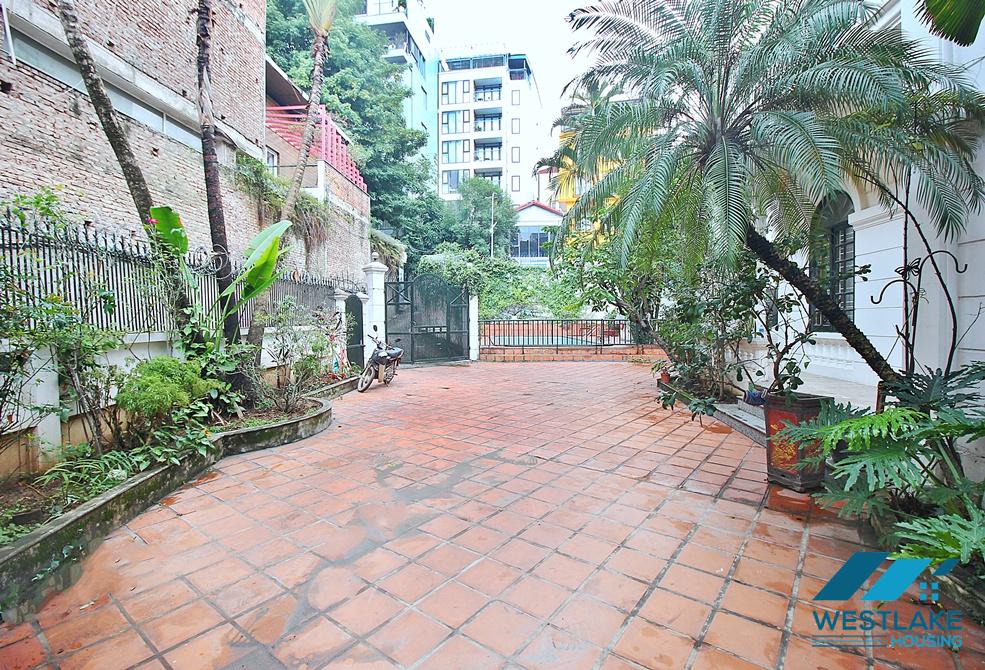 Beautifull house with huge garden for rent in Tay Ho area, Ha Noi