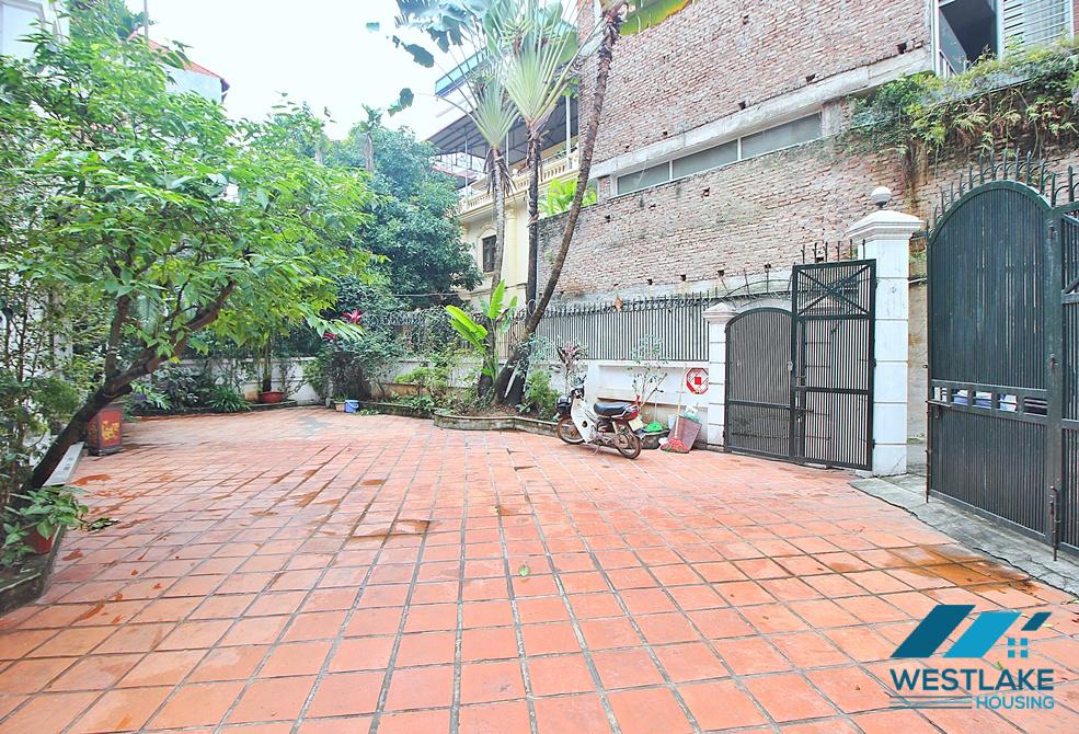 Beautifull house with huge garden for rent in Tay Ho area, Ha Noi