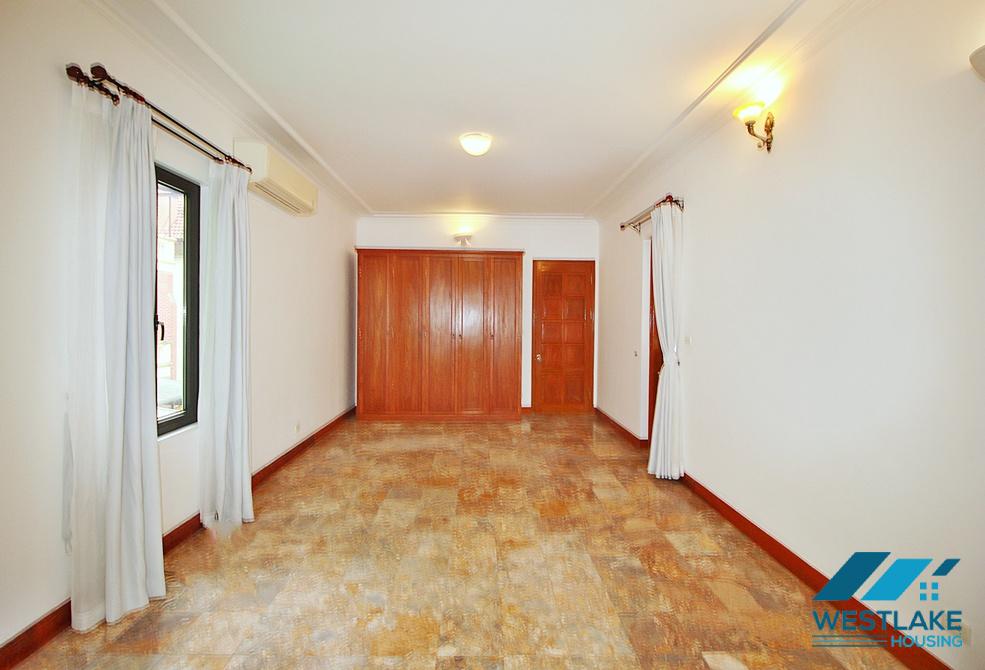 Beautifull house with huge garden for rent in Tay Ho area, Ha Noi