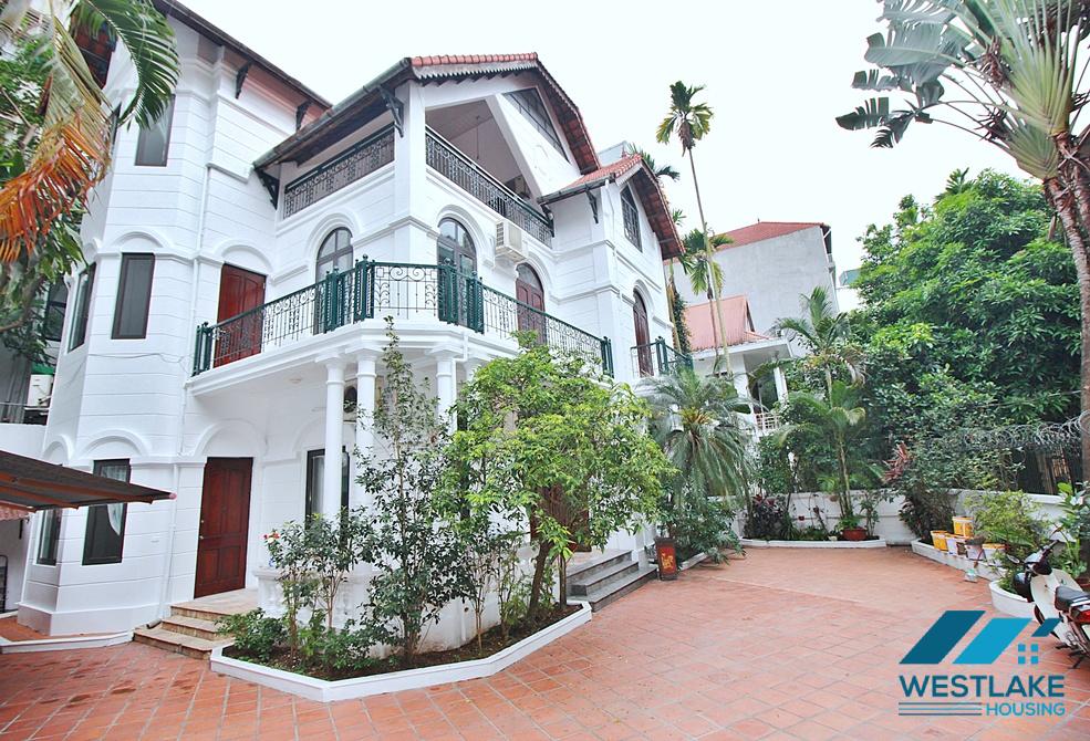  Beautifull house with huge garden for rent in Tay Ho area, Ha Noi