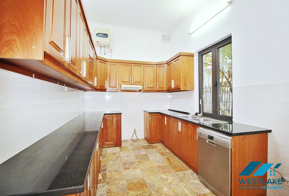 Beautifull house with huge garden for rent in Tay Ho area, Ha Noi