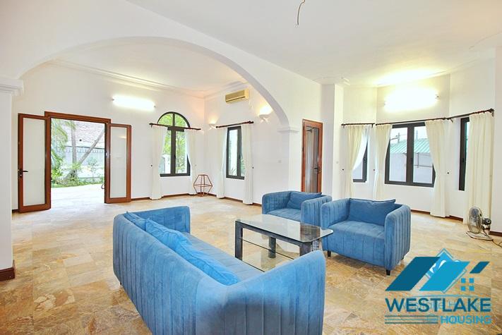Beautifull house with huge garden for rent in Tay Ho area, Ha Noi