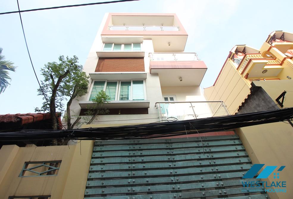 An affordable house for rent in Au Co, Tay Ho