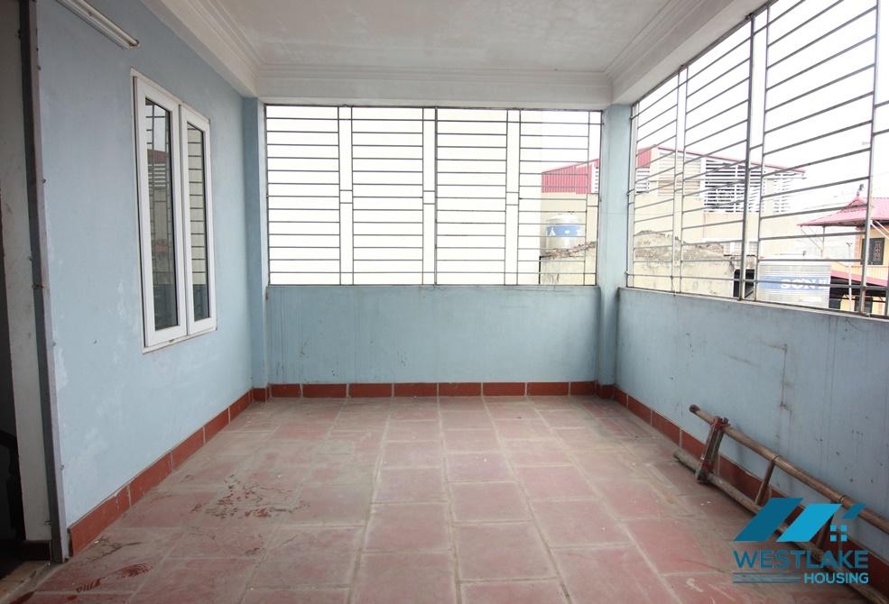 An unfurnished cheap house for rent in Au Co, Tay Ho