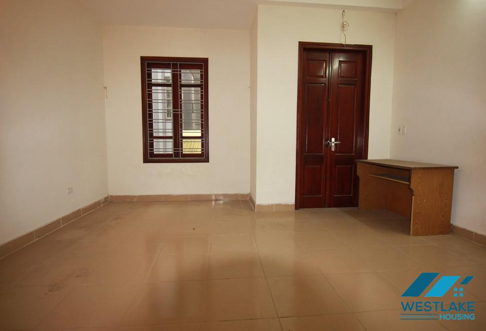 An unfurnished cheap house for rent in Au Co, Tay Ho