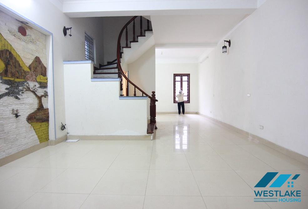 An unfurnished cheap house for rent in Au Co, Tay Ho