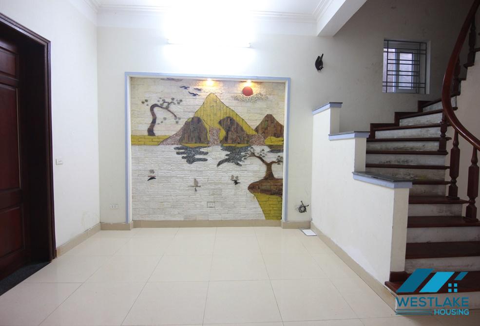 An unfurnished cheap house for rent in Au Co, Tay Ho