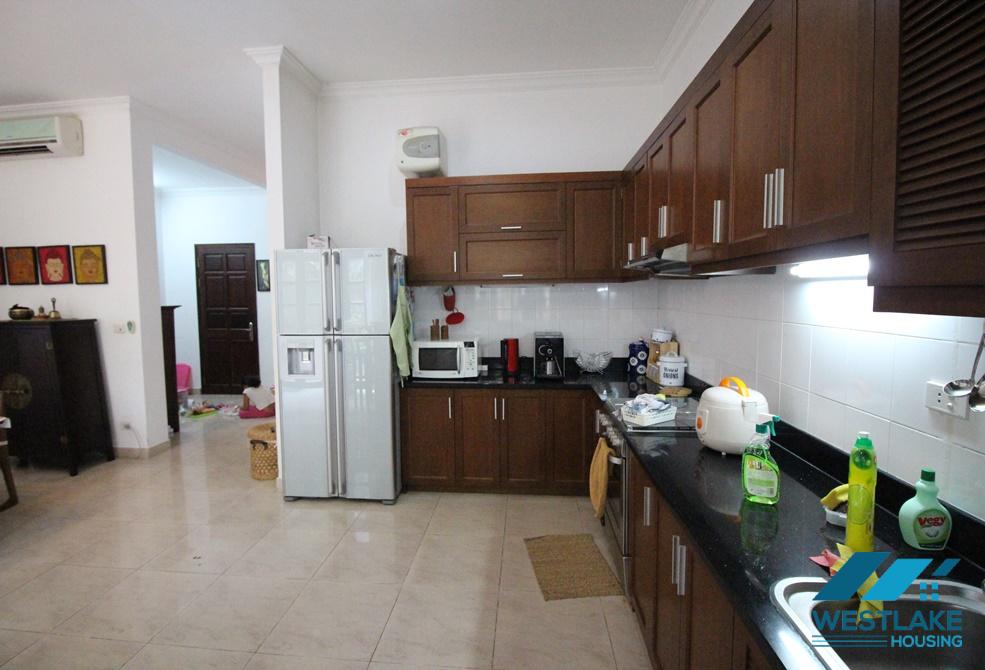 Cho thuê biệt thự đẹp có vườn tại Ciputra – Khu C, Tây Hồ, Hà Nội