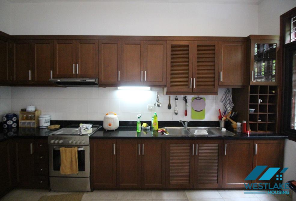 Cho thuê biệt thự đẹp có vườn tại Ciputra – Khu C, Tây Hồ, Hà Nội