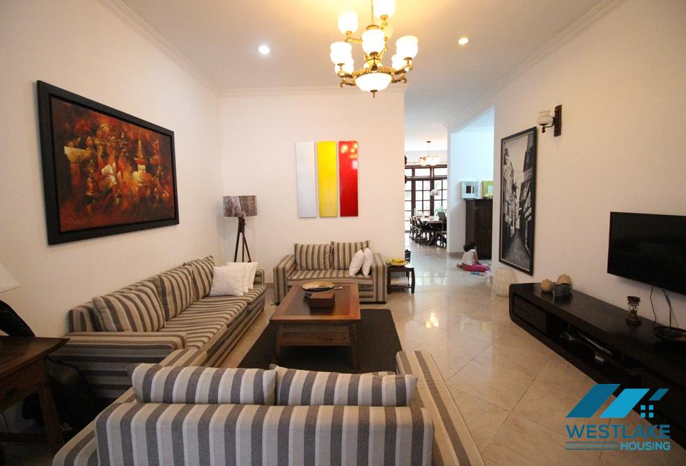 Cho thuê biệt thự đẹp có vườn tại Ciputra – Khu C, Tây Hồ, Hà Nội