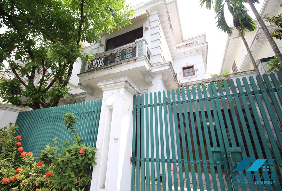 Cho thuê biệt thự đẹp có vườn tại Ciputra – Khu C, Tây Hồ, Hà Nội
