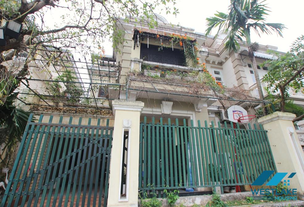 Cho thuê nhà không nội thất tại Ciputra – Khu C, Tây Hồ