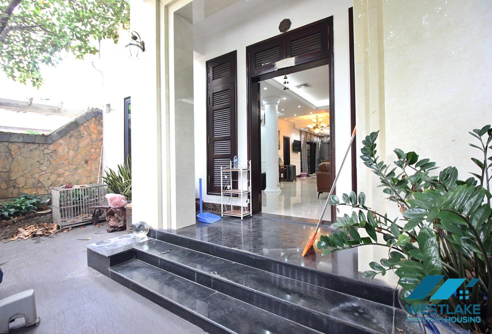 Cho thuê nhà gia đình tại Khu đô thị Ciputra, Hà Nội.