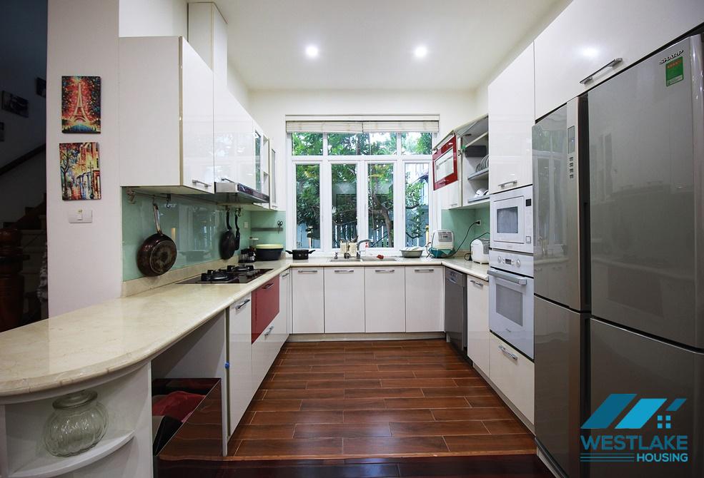 Cho thuê biệt thự hiện đại có sân vườn rộng tại Ciputra – Tây Hồ, Hà Nội