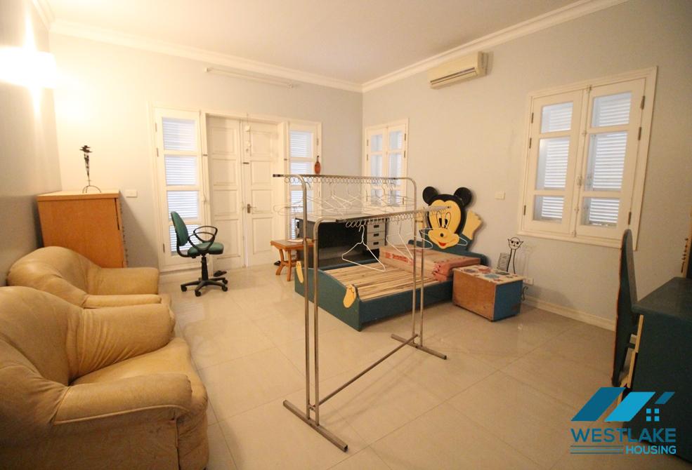 Nice and affordable 5 bebdroom villa to rent in Ciputra