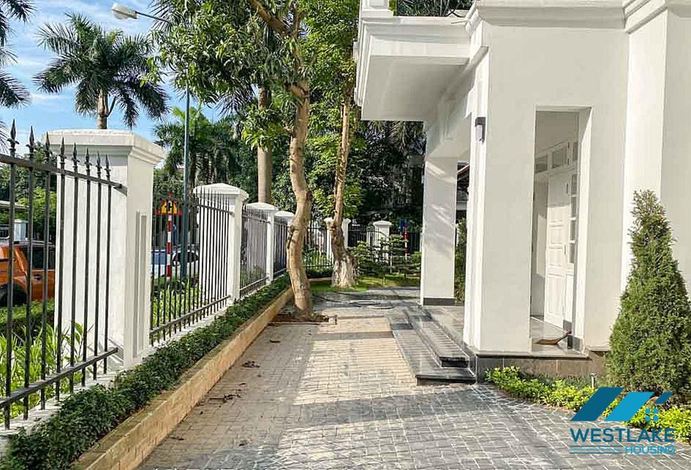 Cho thuê nhà mới cải tạo tại Khu C – Ciputra, Tây Hồ Cho thuê nhà mới cải tạo tại Khu C – Ciputra, Tây Hồ