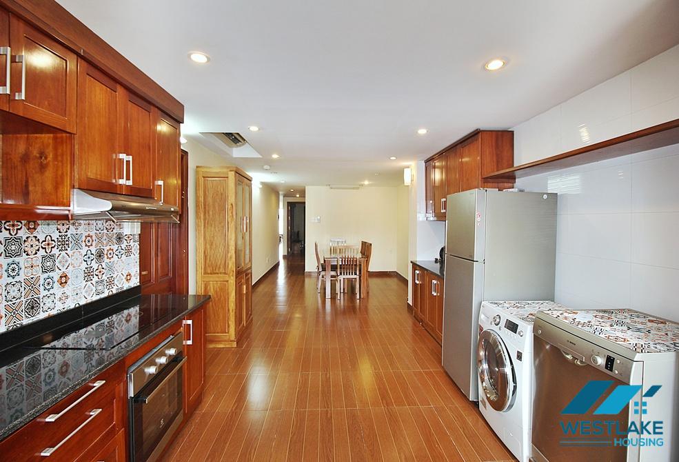 Spacious 04 bedrooms apartment on Xuan Dieu street for rent in Tay Ho, Ha Noi Spacious 04 bedrooms apartment on Xuan Dieu street for rent in Tay Ho, Ha Noi