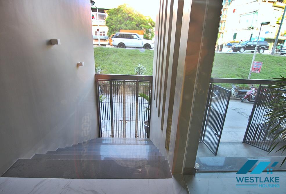 A spacious commercial space for rent in Au Co, Tay Ho