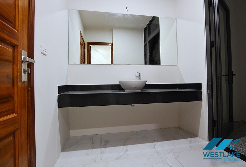 A spacious commercial space for rent in Au Co, Tay Ho