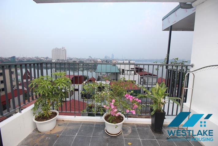 Cho Thuê Căn Hộ 2 Phòng Ngủ, Ban Công View Hồ Thoáng Mát Tại Đường Xuân Diệu, Tây Hồ
