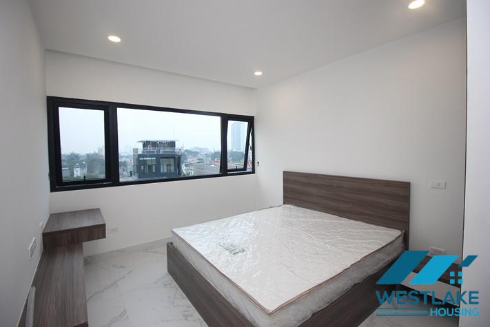 Cho Thuê Căn Hộ 2 Phòng Ngủ, Ban Công View Hồ Thoáng Mát Tại Đường Xuân Diệu, Tây Hồ