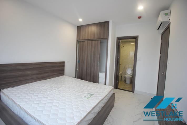 Cho Thuê Căn Hộ 2 Phòng Ngủ, Ban Công View Hồ Thoáng Mát Tại Đường Xuân Diệu, Tây Hồ