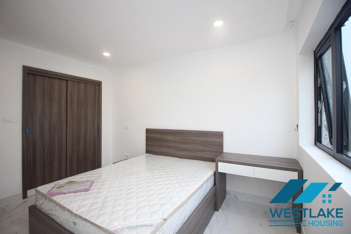 Cho Thuê Căn Hộ 2 Phòng Ngủ, Ban Công View Hồ Thoáng Mát Tại Đường Xuân Diệu, Tây Hồ