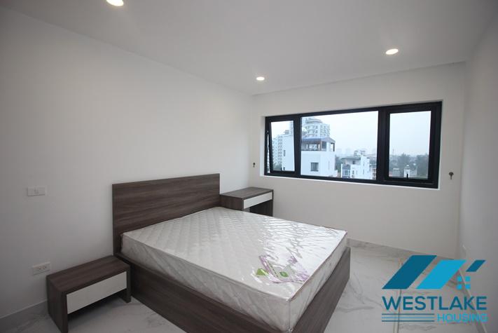 Cho Thuê Căn Hộ 2 Phòng Ngủ, Ban Công View Hồ Thoáng Mát Tại Đường Xuân Diệu, Tây Hồ