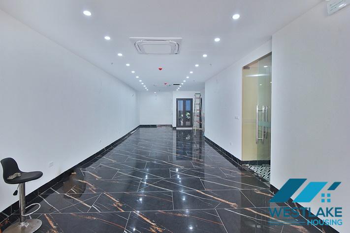 Spacious office space for rent on Yen Phu Street, Tay Ho Ward, Hanoi.
